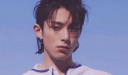 王鹤棣初中爆料了吗视频,揭秘明星成长背后的故事