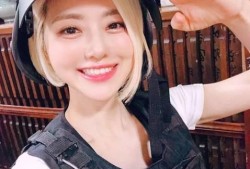 网红吃瓜cos,趣味横生演绎娱乐圈风云